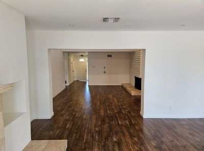 4th image of 10049 Woodley Ave