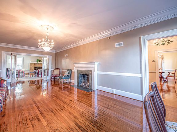 2nd image of 1601 Neuse Boulevard