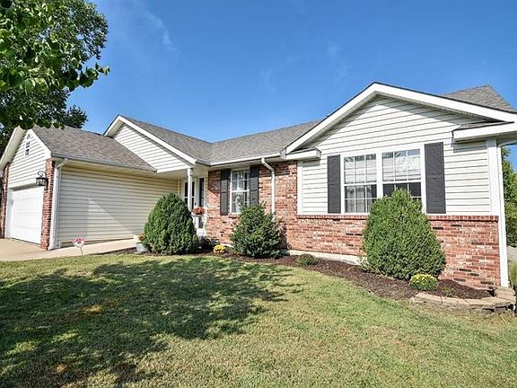 3rd image of 820 Stratford Dr