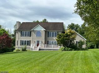 8 Perry Rd, Branchville, NJ 07826
