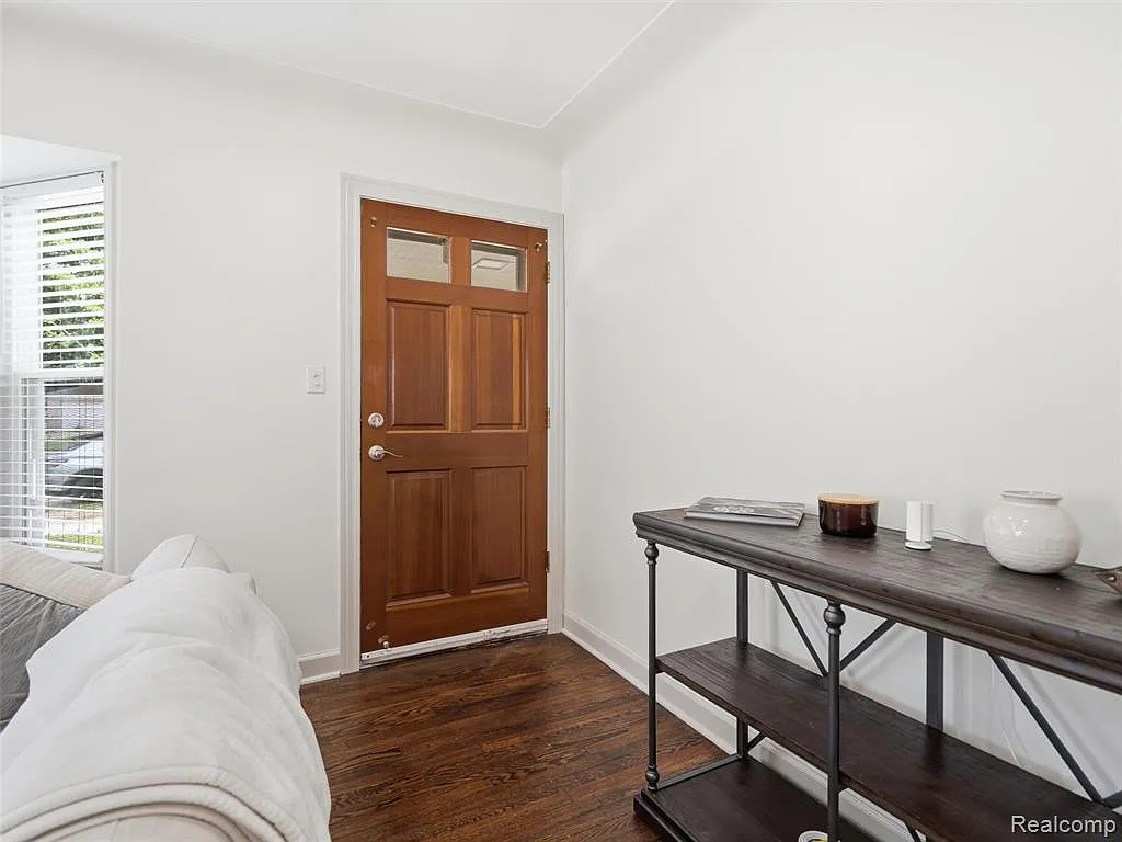 2 bed, 1.0 bath, 850 sqft, $2,200 — Photo 4