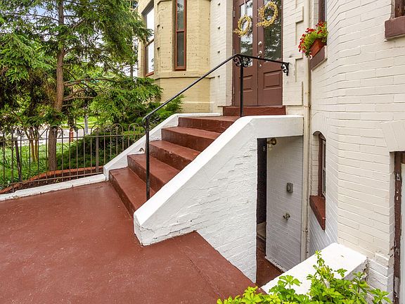 Entrance to Studio.