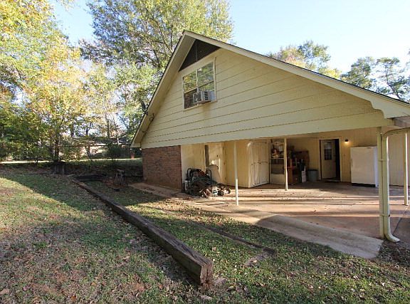 5th image of 1101 E Neches St