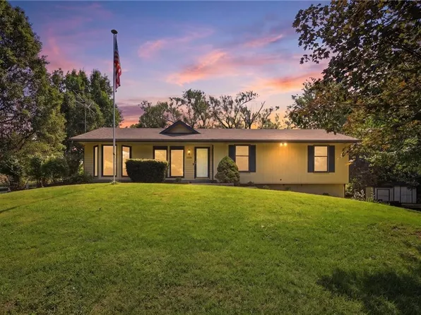 3901 NE Hill Haven Rd, Kansas City, MO 64117