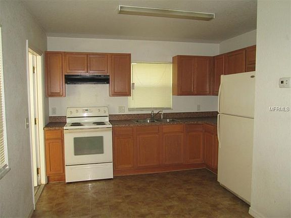 2nd image of 1137 S Terry Ave