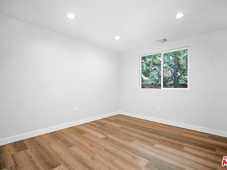 Saticoy Villas — Photo 12