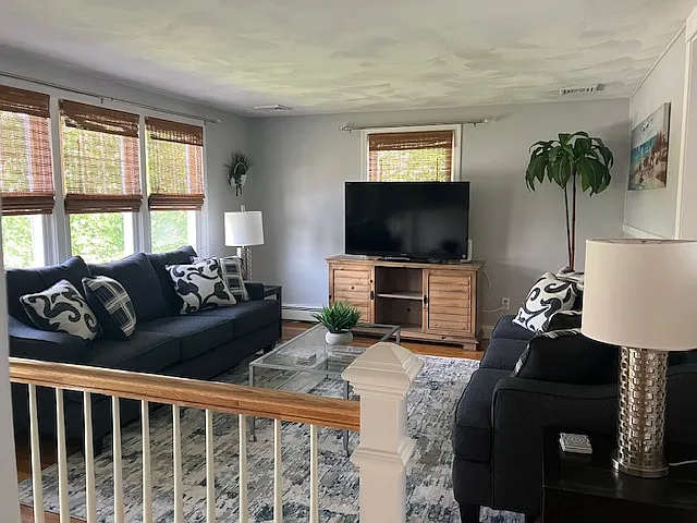 5 bed, 2000 sqft, $5,000 — Photo 3