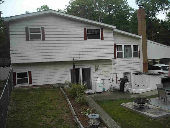3rd image of 67 Greentree Dr S