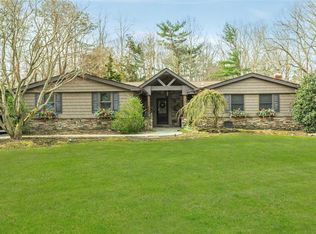 34 Homestead Cir, Hauppauge, NY 11788