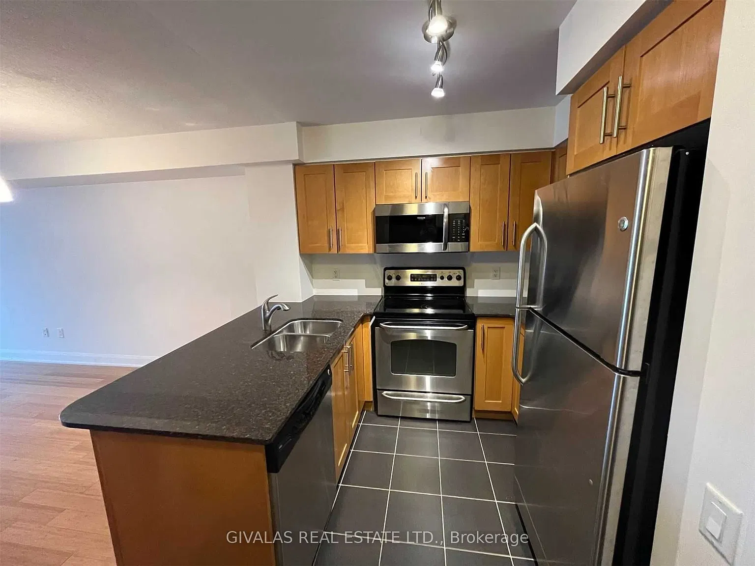 1 bed, $2,300 — Photo 4