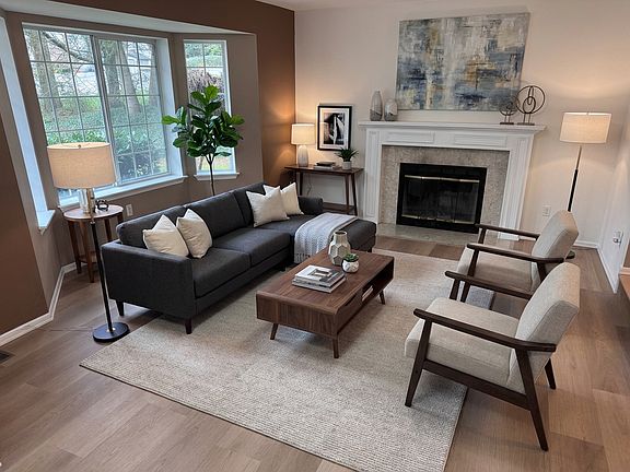 2nd image of 5607 Lakeland Hills Way SE