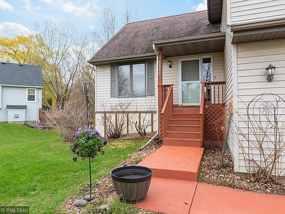 3rd image of 1001 Forest Glen Ct