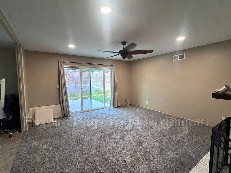 3 bed, 2.0 bath, 1380 sqft, $3,400 — Photo 3