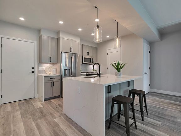 2nd image of 1745 S Pearl St #204