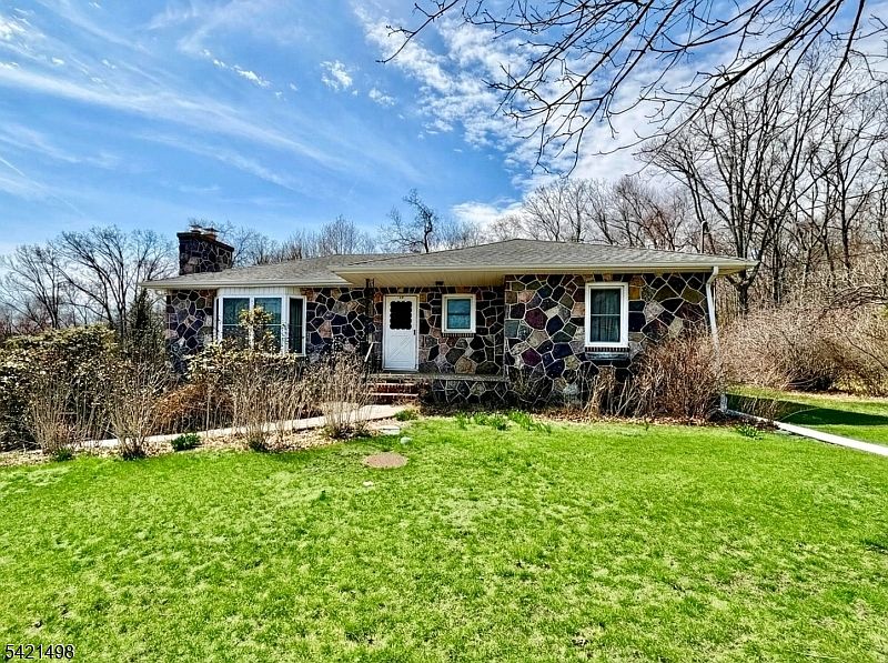 1st image of 17 Hilltop Rd
