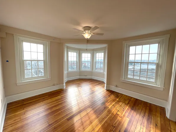 49 S Main St #306, Nazareth, PA 18064