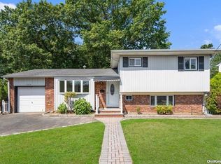224 W 24th St, Deer Park, NY 11729
