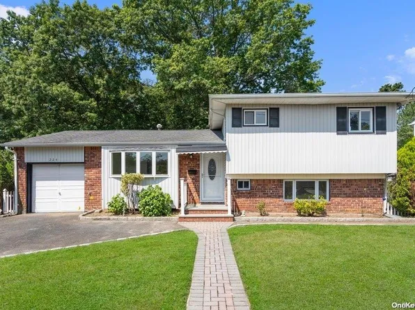 224 W 24th Street, Deer Park, NY 11729
