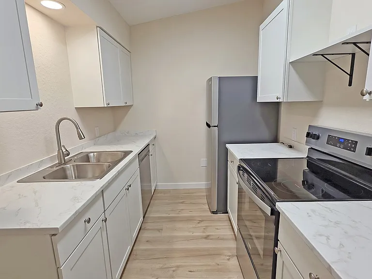 5325 Desoto Pl #B — Photo 15