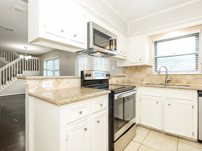 10015 Waving Fields Dr — Photo 8