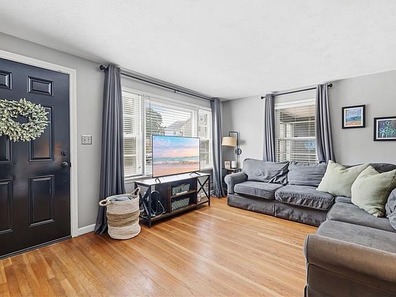 2nd image of 816 Cottage St