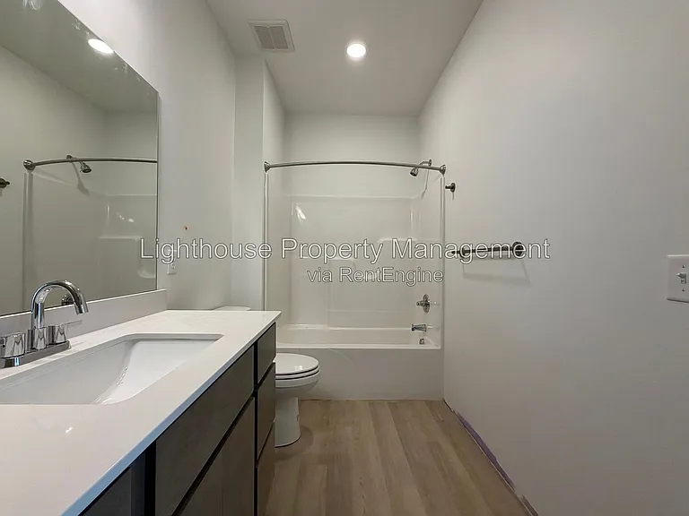 Riverbend Flats Apartments — Photo 62