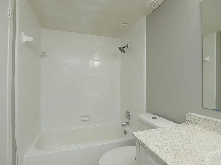 2100 Wilcrest Dr #B — Photo 6