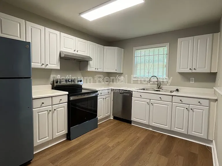 1135 Coleman St SW — Photo 11