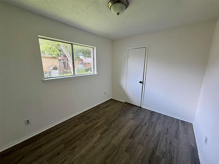 12818 Segrest Dr — Photo 17