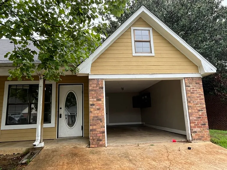3260 Edenshire Ln — Photo 1