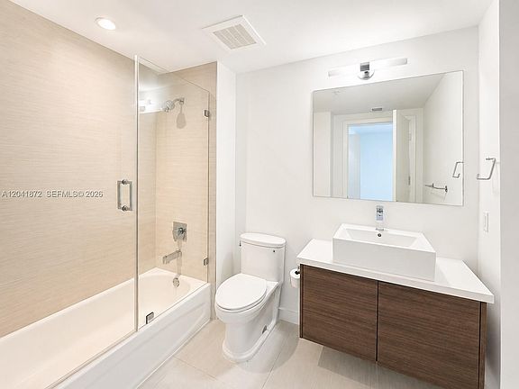 4th image of 1010 SW 2nd Ave Unit 1504