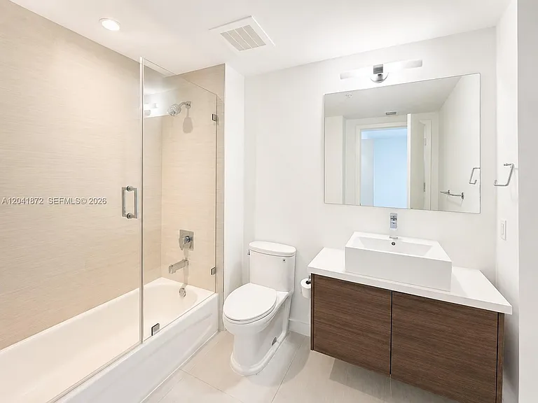 1010 SW 2nd Ave — Photo 6