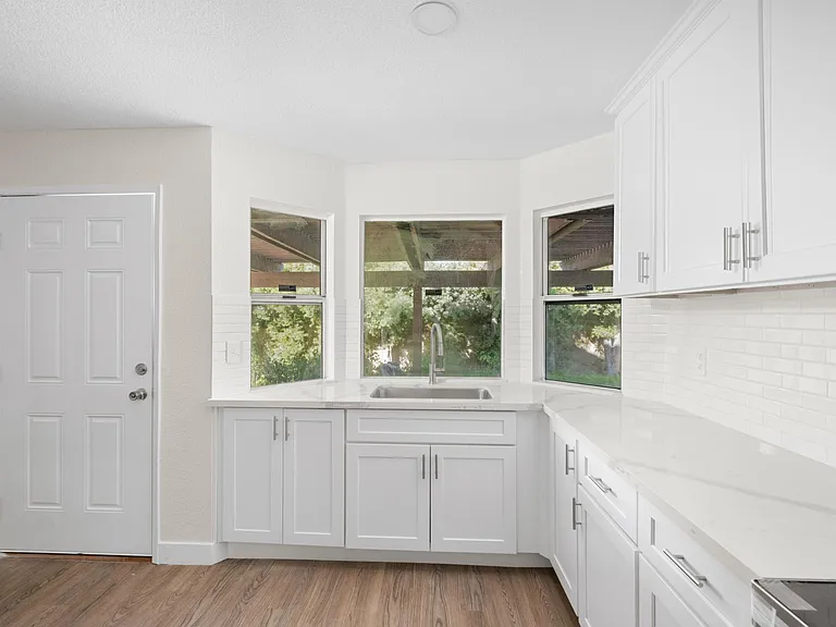 683 Jonquil St #B — Photo 4