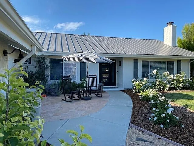 2173 Creekside Dr — Photo 3