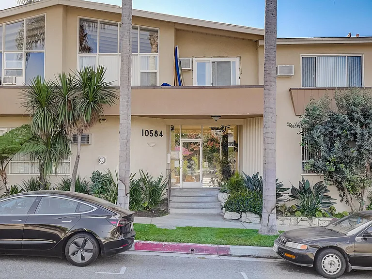 10584 Santa Monica Blvd #103 — Photo 23