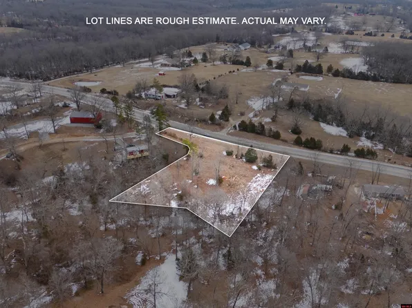 483 Oakwood Acres Cir, Flippin, AR 72634