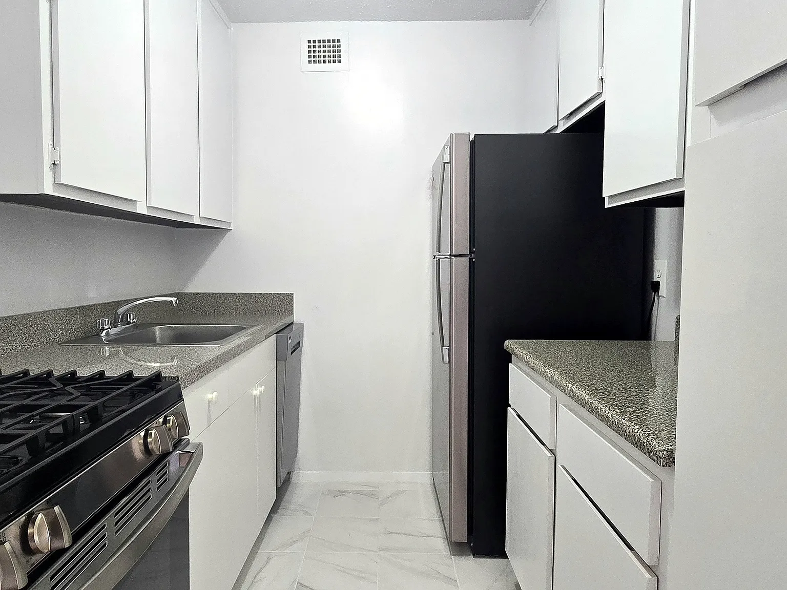 401 Second Avenue — Photo 4