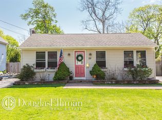 25 McConnell Ave, Bayport, NY 11705