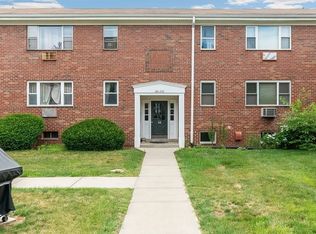 288 Regency Park Dr, Agawam, MA 01001
