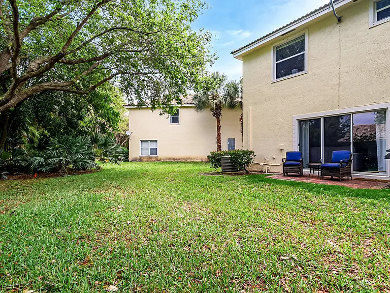 13354 Georgian Ct — Photo 28