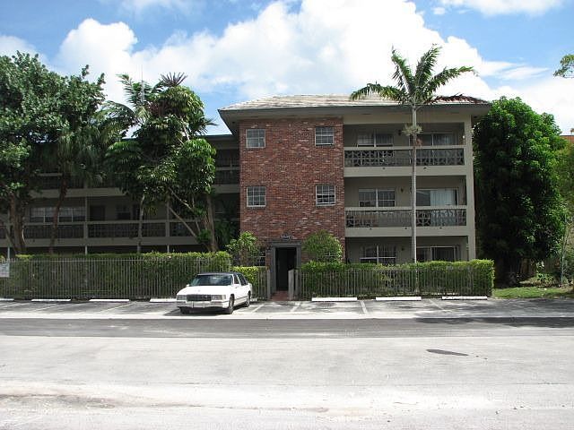 1st image of 11840 NE 19th Dr APT 2