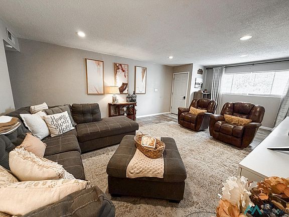 2nd image of 2206 Mountain View Dr