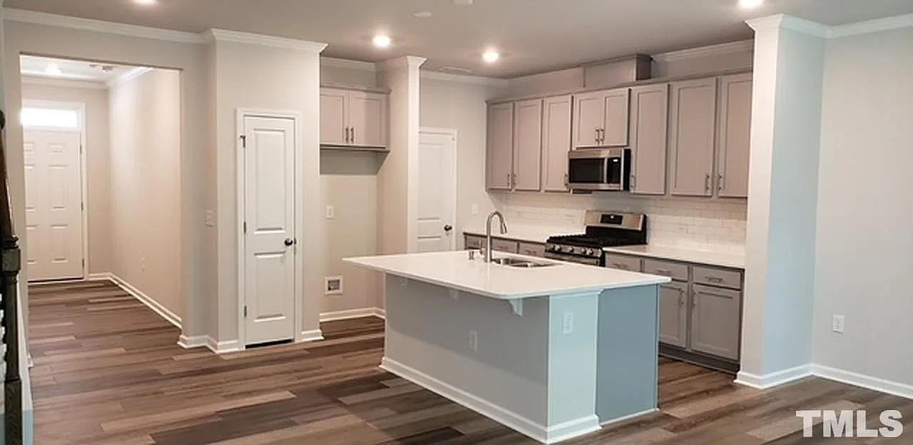 3 bed, 2.5 bath, 1680 sqft, $1,850 — Photo 2