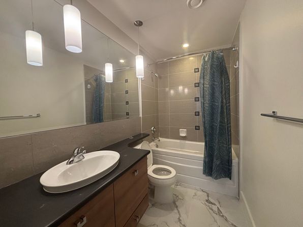 2 bedroom rental in Surrey — photo 10