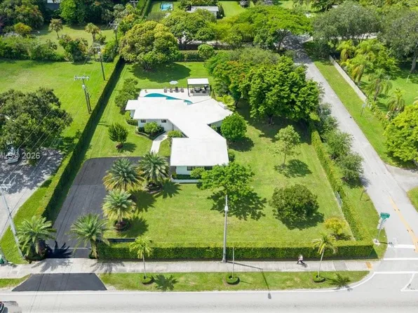 7240 Sunset Dr, Miami, FL 33143