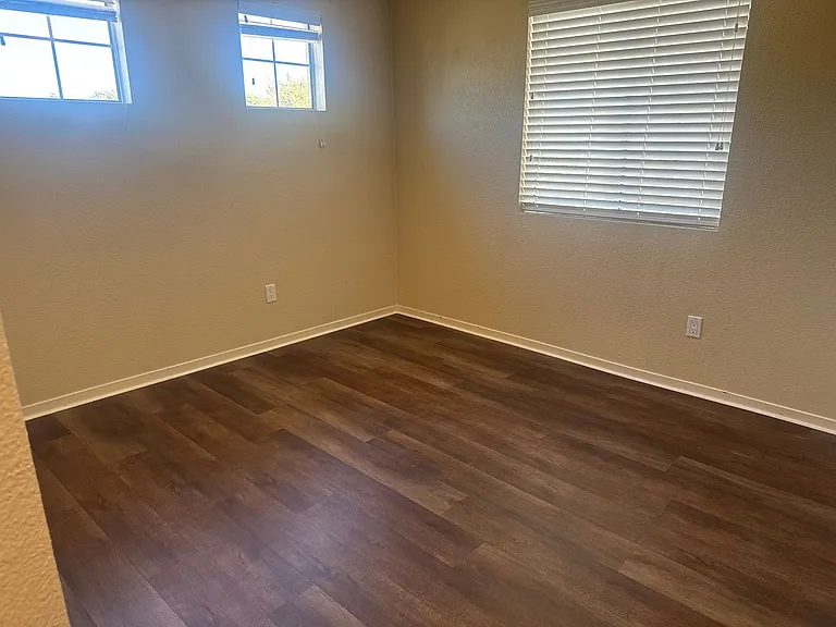 961 Celestine Cir — Photo 31