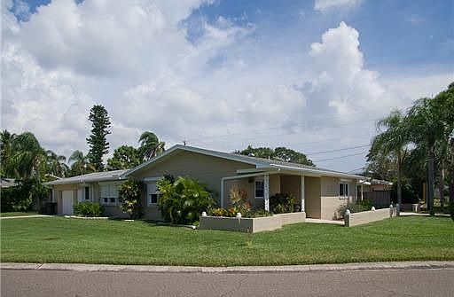 4th image of 7951 Garden Dr N