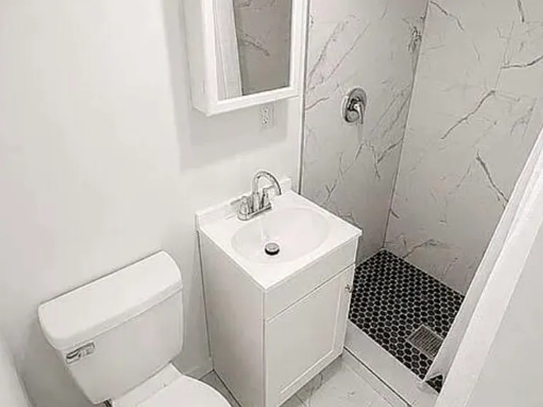S Riverside Dr — Photo 2