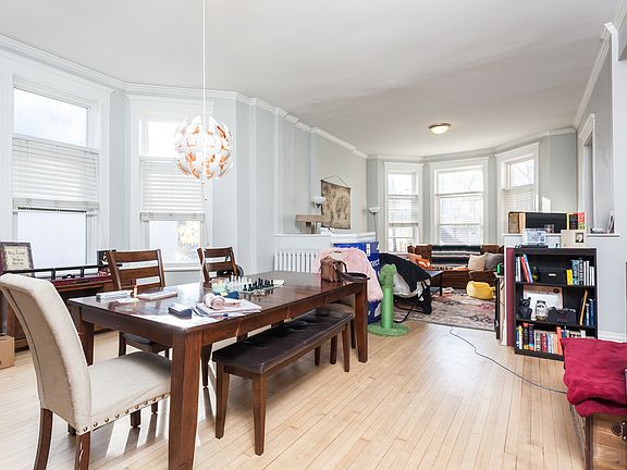 5th image of 3241 N Whipple St #1