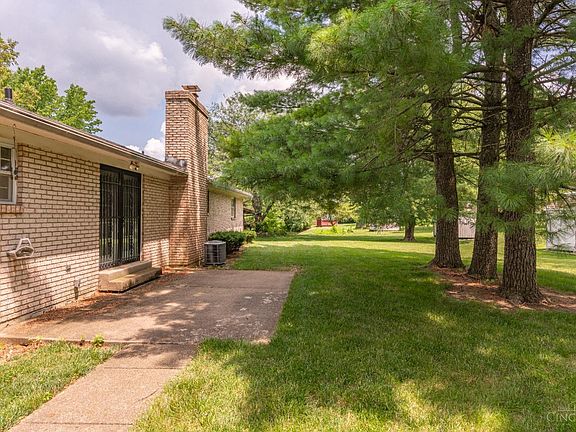 5th image of 7597 Lakemeadow Ct